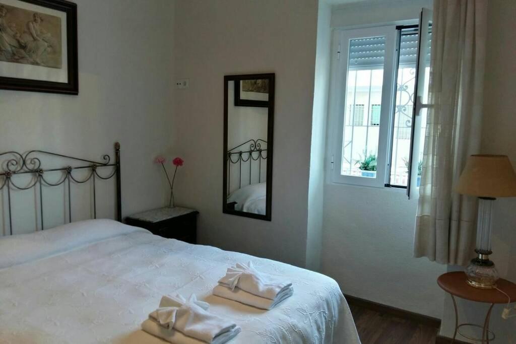 코르도바 Apartamento Al-Zhara, Junto Puente Romano 아파트 외부 사진